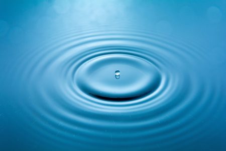 Wassertropfen schenken Klarheit im Trauerprozess